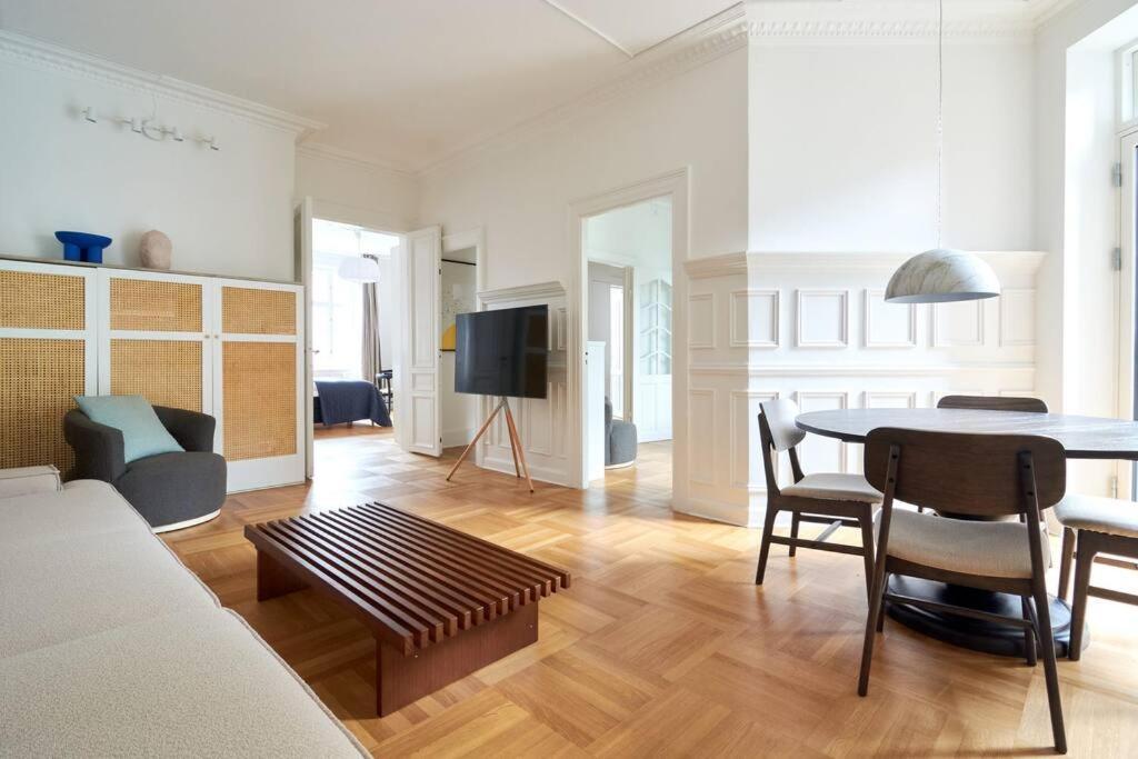 Spacious 3 Bedroom Manor Flat Next To Tivoli Copenhaga Exterior foto