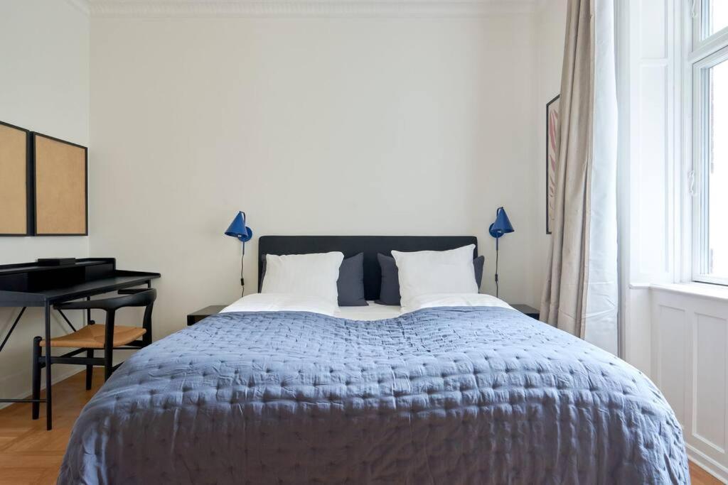 Spacious 3 Bedroom Manor Flat Next To Tivoli Copenhaga Exterior foto