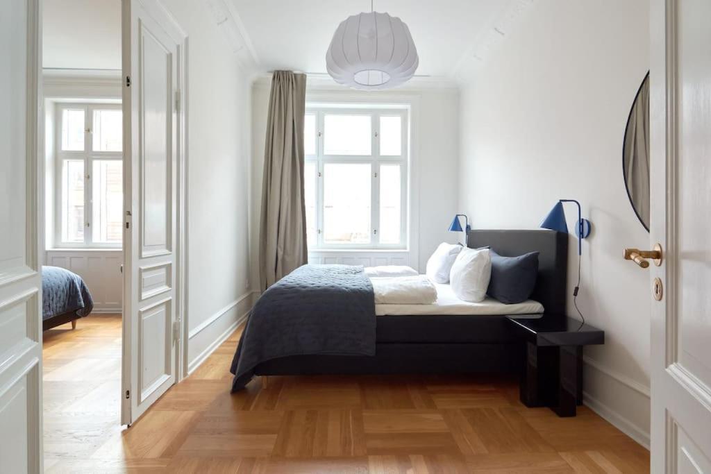 Spacious 3 Bedroom Manor Flat Next To Tivoli Copenhaga Exterior foto