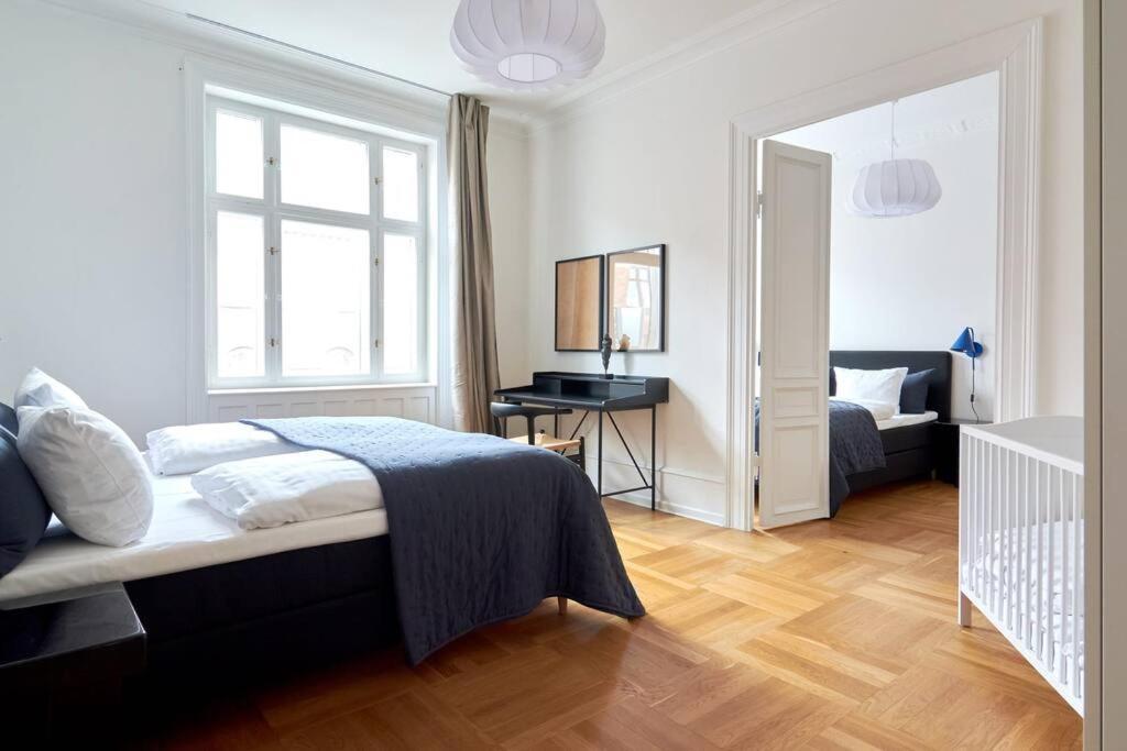 Spacious 3 Bedroom Manor Flat Next To Tivoli Copenhaga Exterior foto