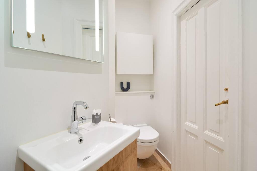 Spacious 3 Bedroom Manor Flat Next To Tivoli Copenhaga Exterior foto